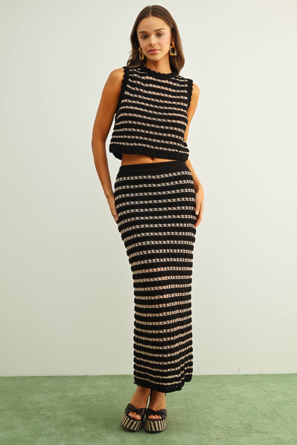 Scalloped Striped Crochet Knit Crop Top - Black/Tan
